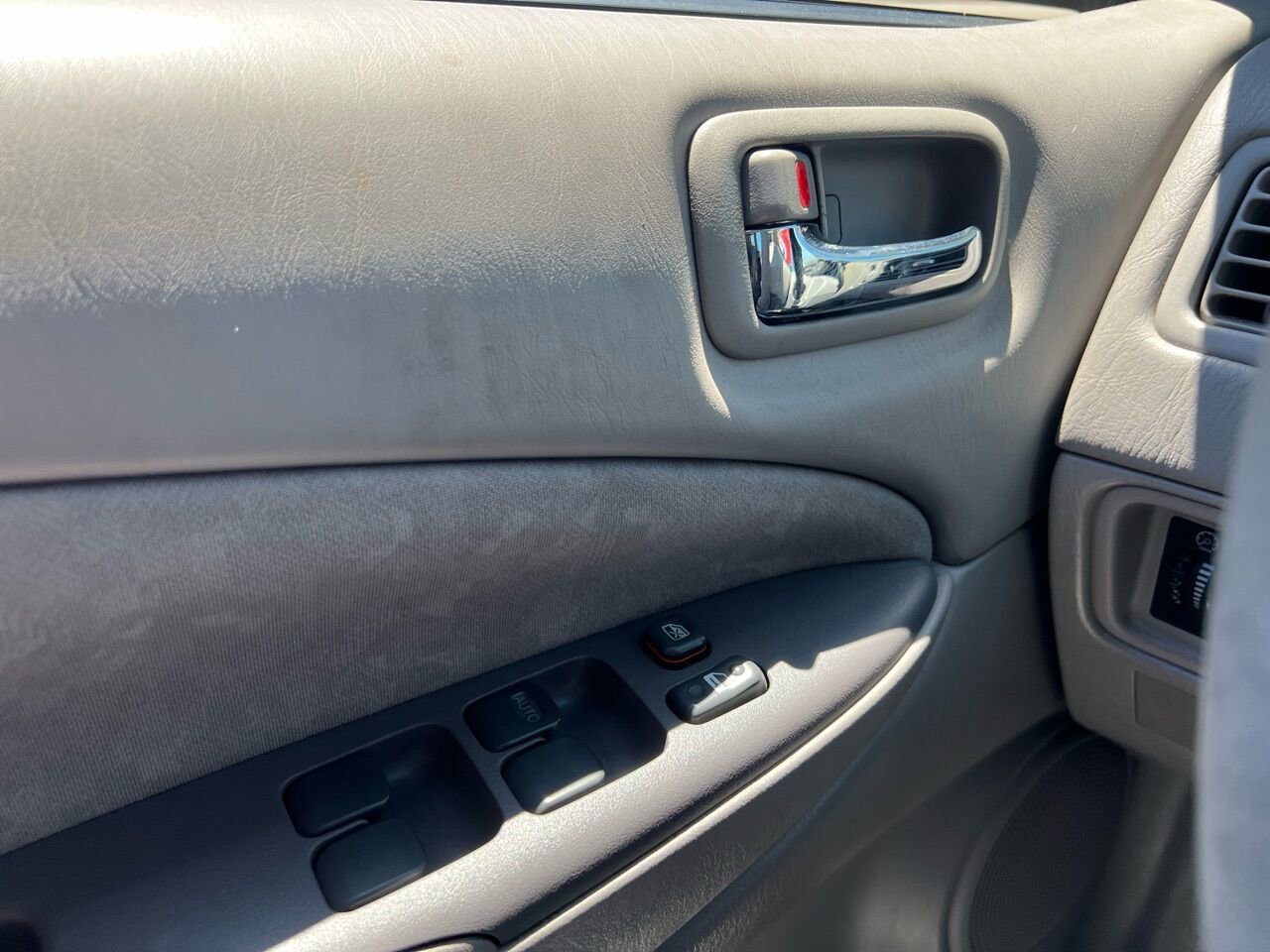 Used 2002 Toyota Prius FWD image 20