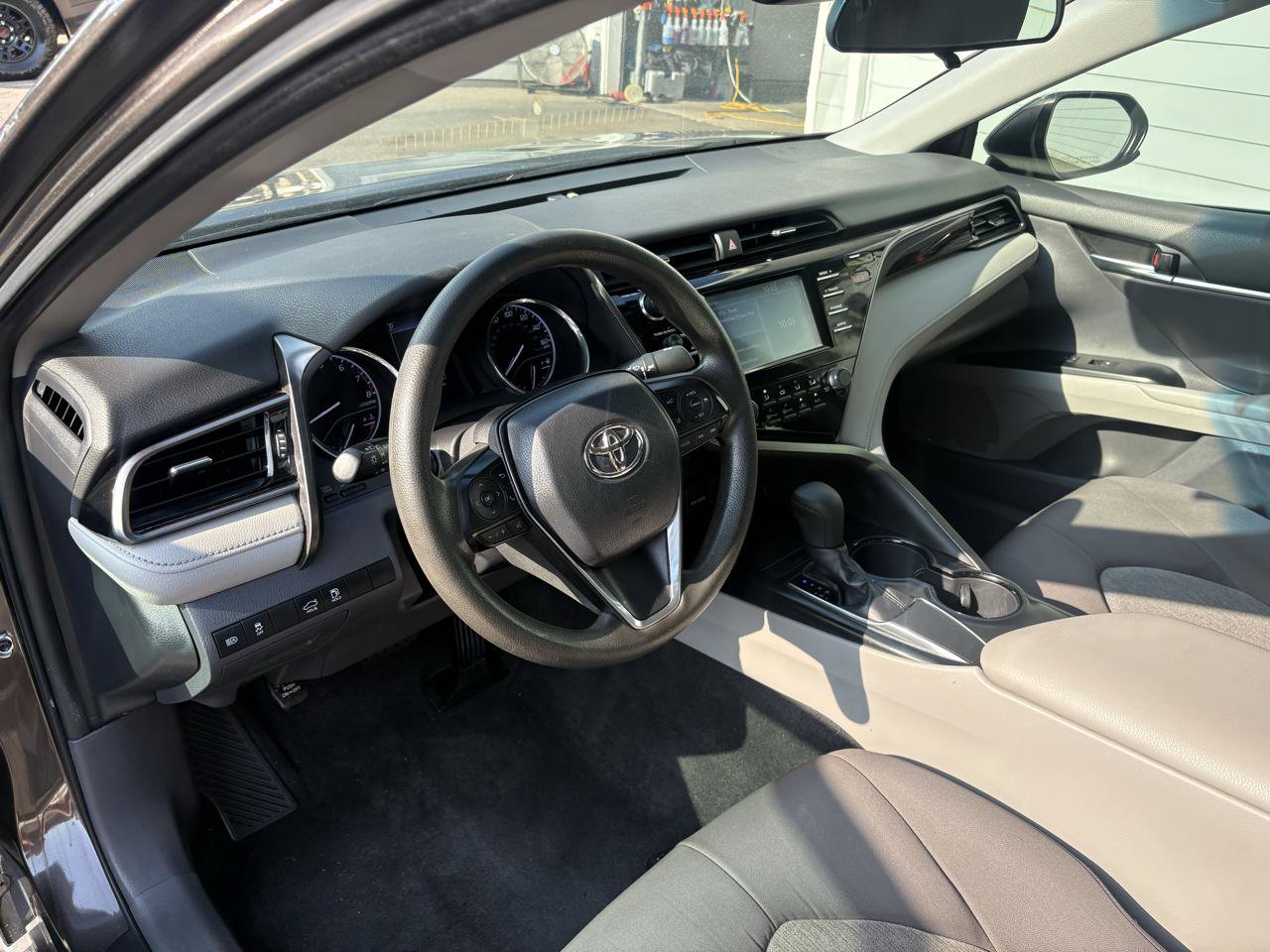 Used 2019 Toyota Camry LE FWD image 13