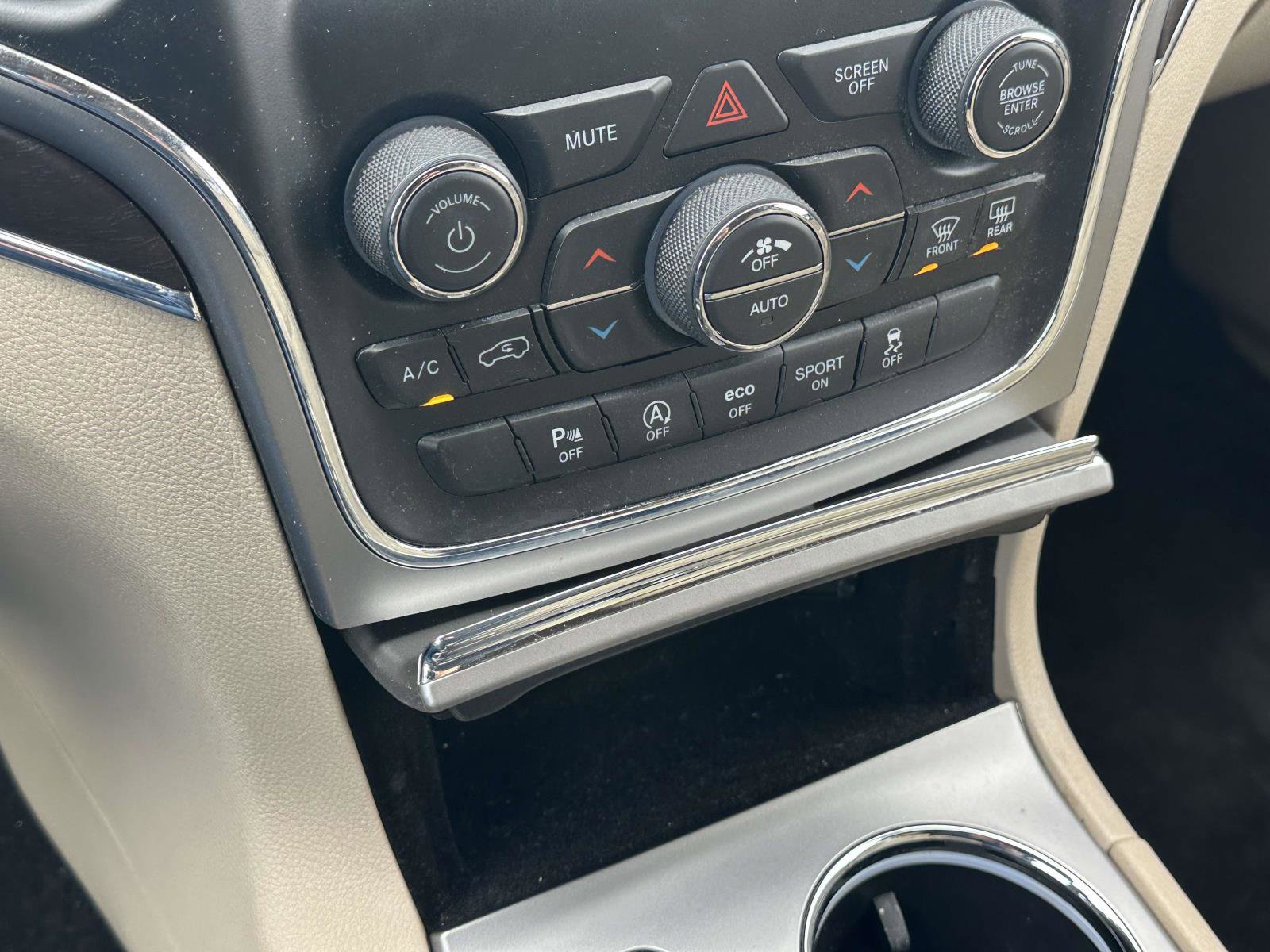 Used 2018 Jeep Grand Cherokee Limited image 29