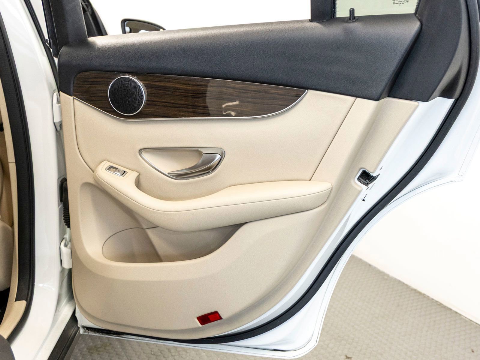 Used 2020 Mercedes-Benz GLC 300 4MATIC image 23