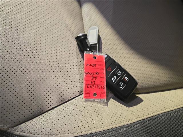 Used 2024 Land Rover Defender 110 X-Dynamic SE image 13