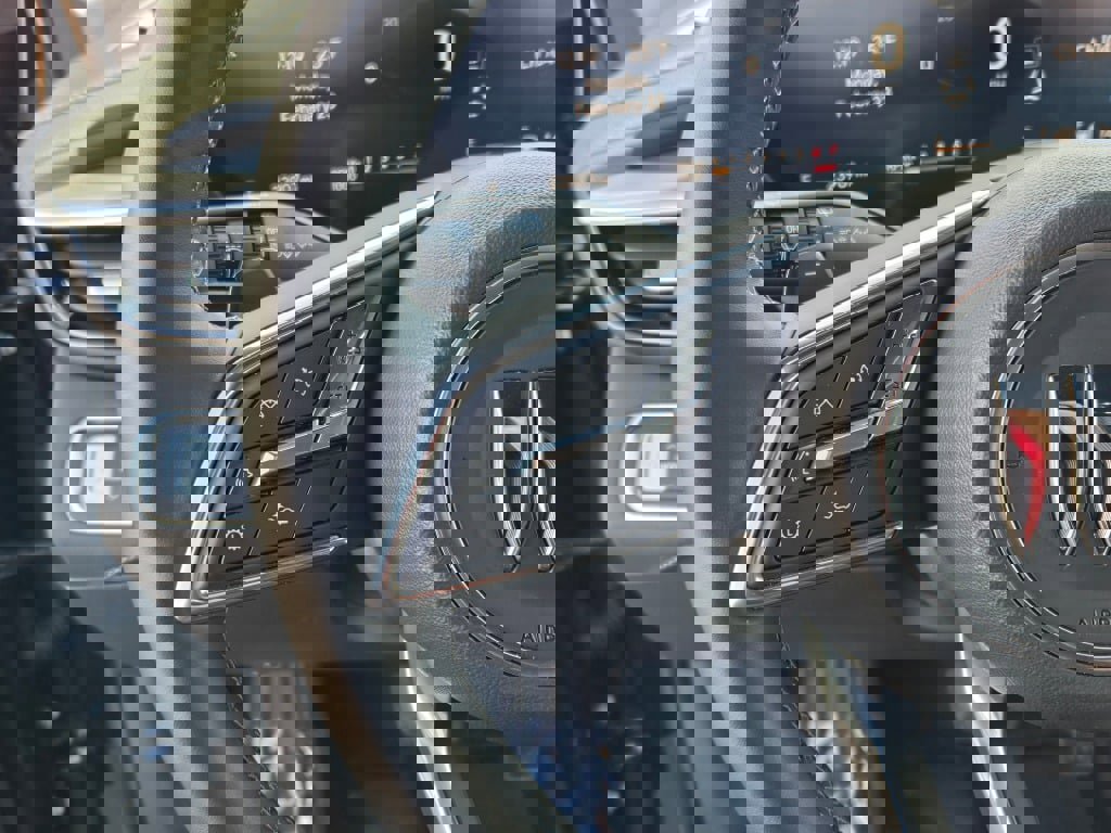 Certified 2025 Buick Enclave Preferred image 32