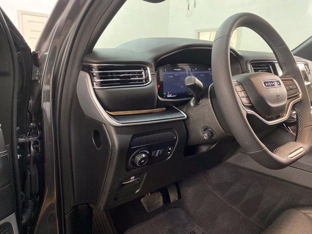 Used 2023 Jeep Wagoneer 4WD w/ Premium Group I image 40