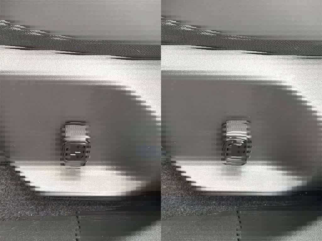 Used 2025 Volvo EX30 Plus w/ Protection Package Premier image 16