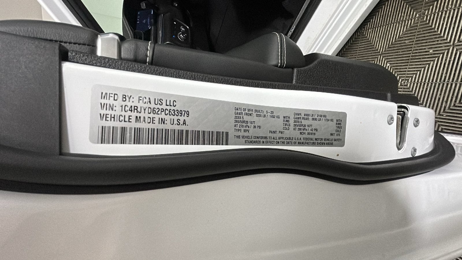 Used 2023 Jeep Grand Cherokee Overland AWD/4WD image 11