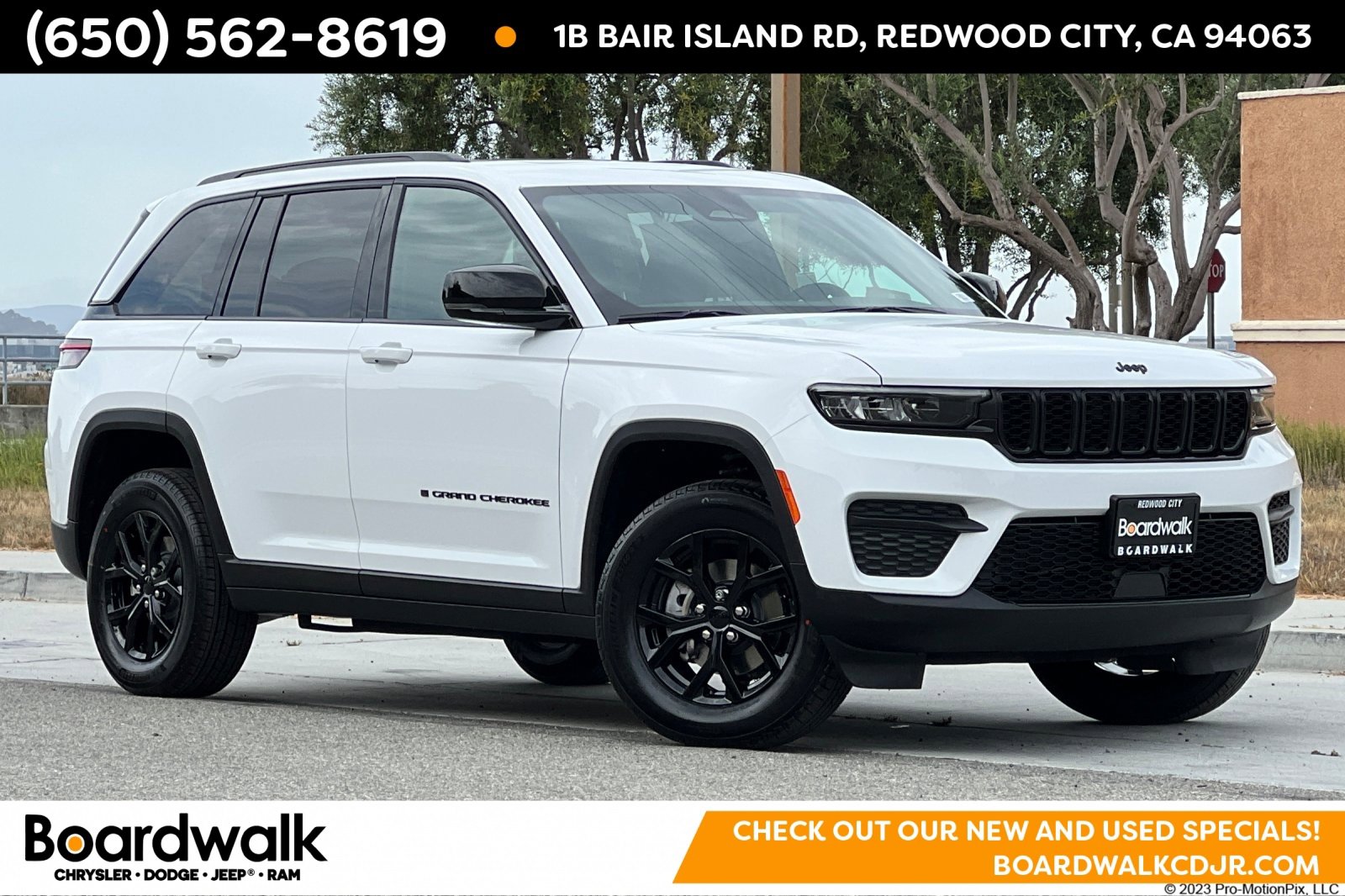New 2025 Jeep Grand Cherokee Altitude image 1