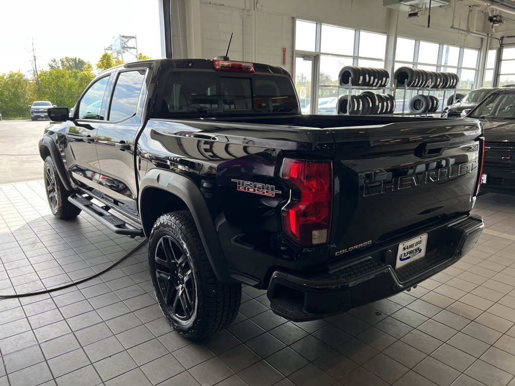 Used 2024 Chevrolet Colorado Trail Boss w/ Safety Package image 8