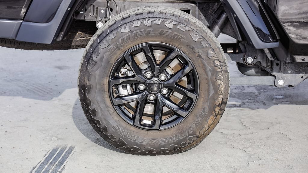 Used 2023 Jeep Gladiator Sport AWD/4WD image 12