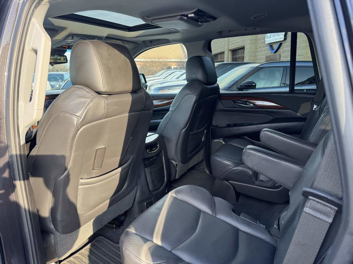 Used 2018 Cadillac Escalade Premium Luxury image 42