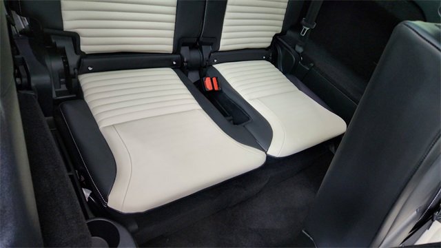 Used 2024 Land Rover Discovery Dynamic SE image 28