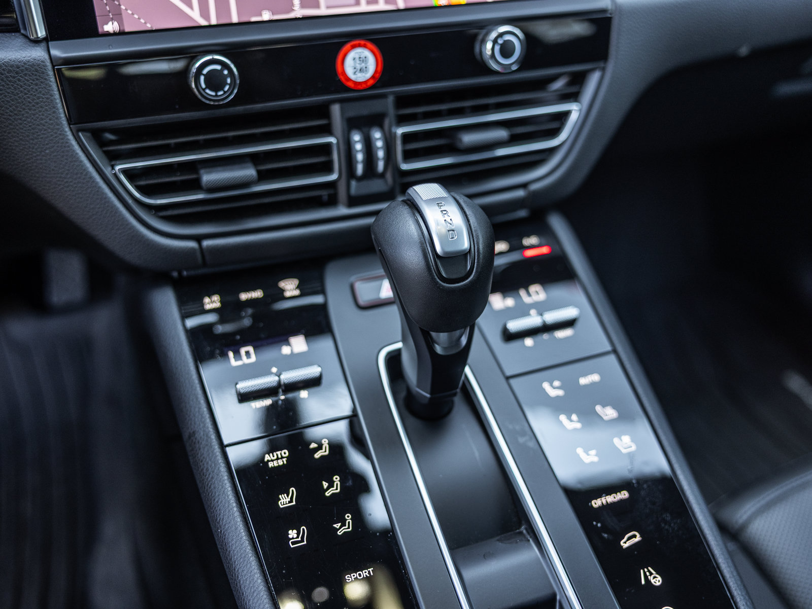 Certified 2026 Porsche Macan AWD/4WD image 22