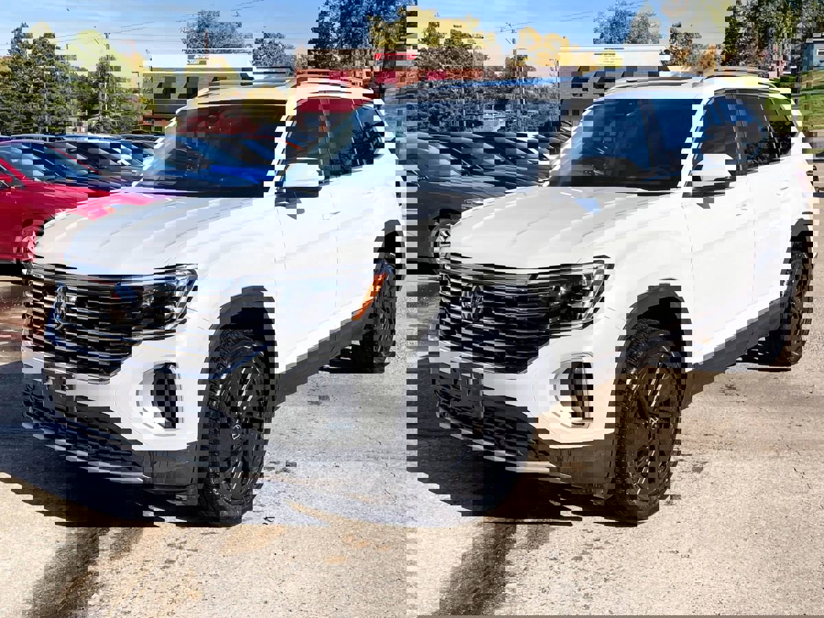 Used 2024 Volkswagen Atlas SEL image 1