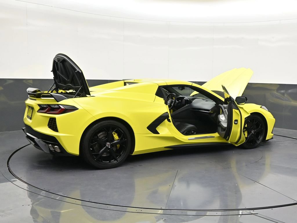 Used 2022 Chevrolet Corvette Stingray Preferred Conv w/ Z51 Performance Package RWD image 32