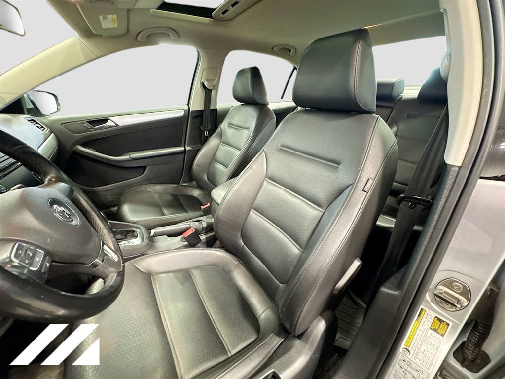 Used 2013 Volkswagen Jetta SE FWD image 19