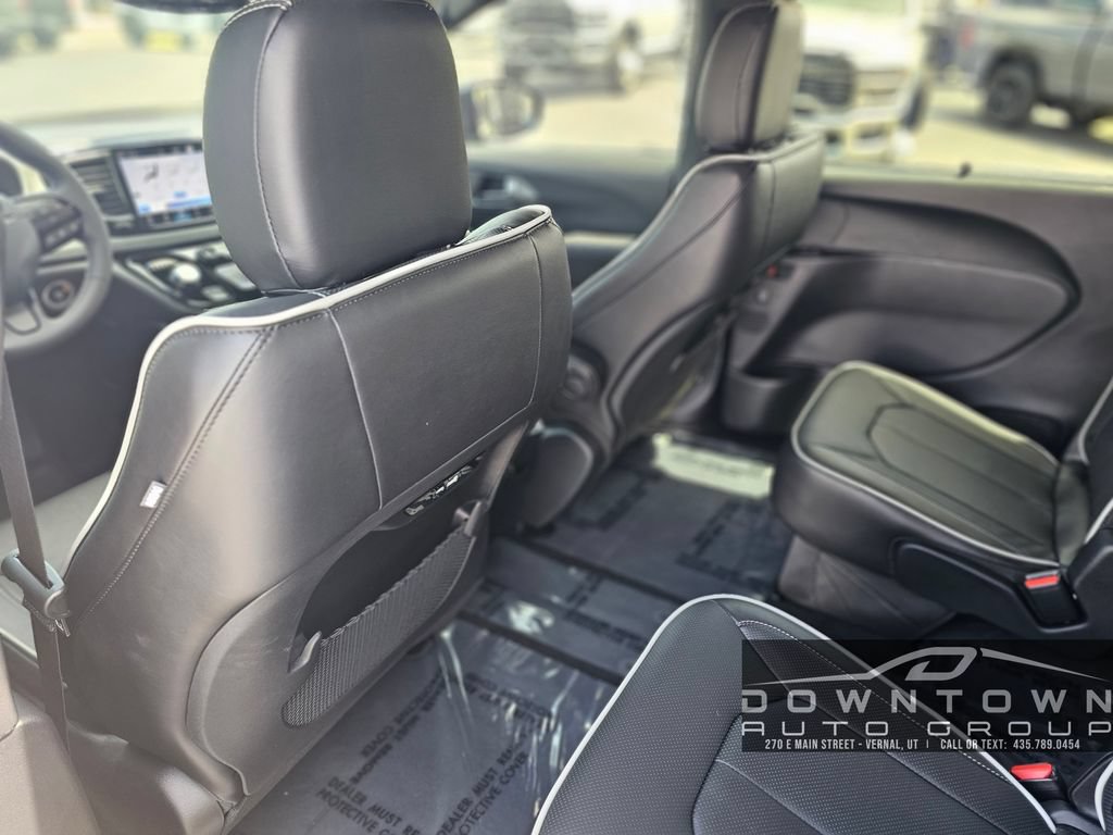 New 2027 Chrysler Pacifica Limited AWD/4WD image 28