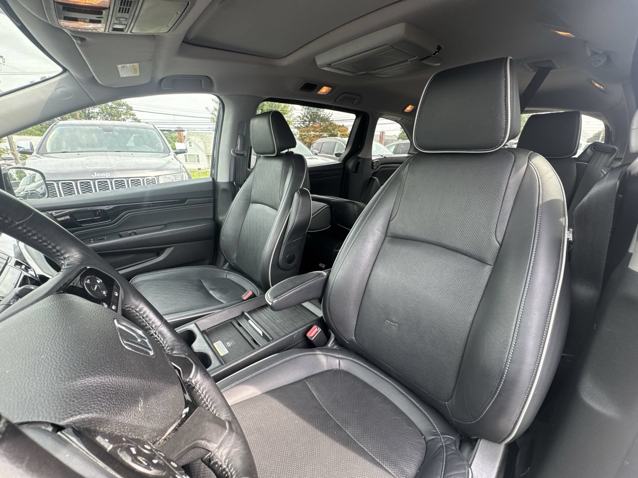 Used 2023 Honda Odyssey Elite image 4