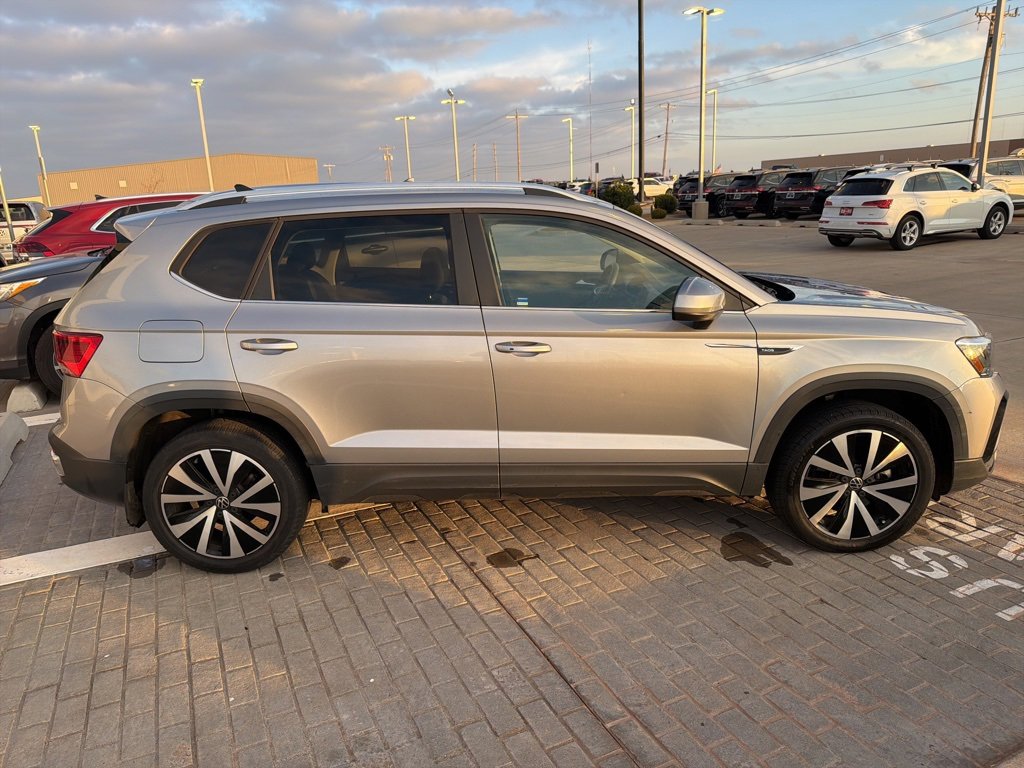 Used 2022 Volkswagen Taos SE image 4