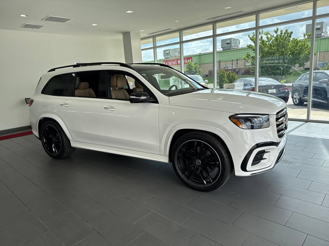 Used 2025 Mercedes-Benz GLS 450 4MATIC image 1