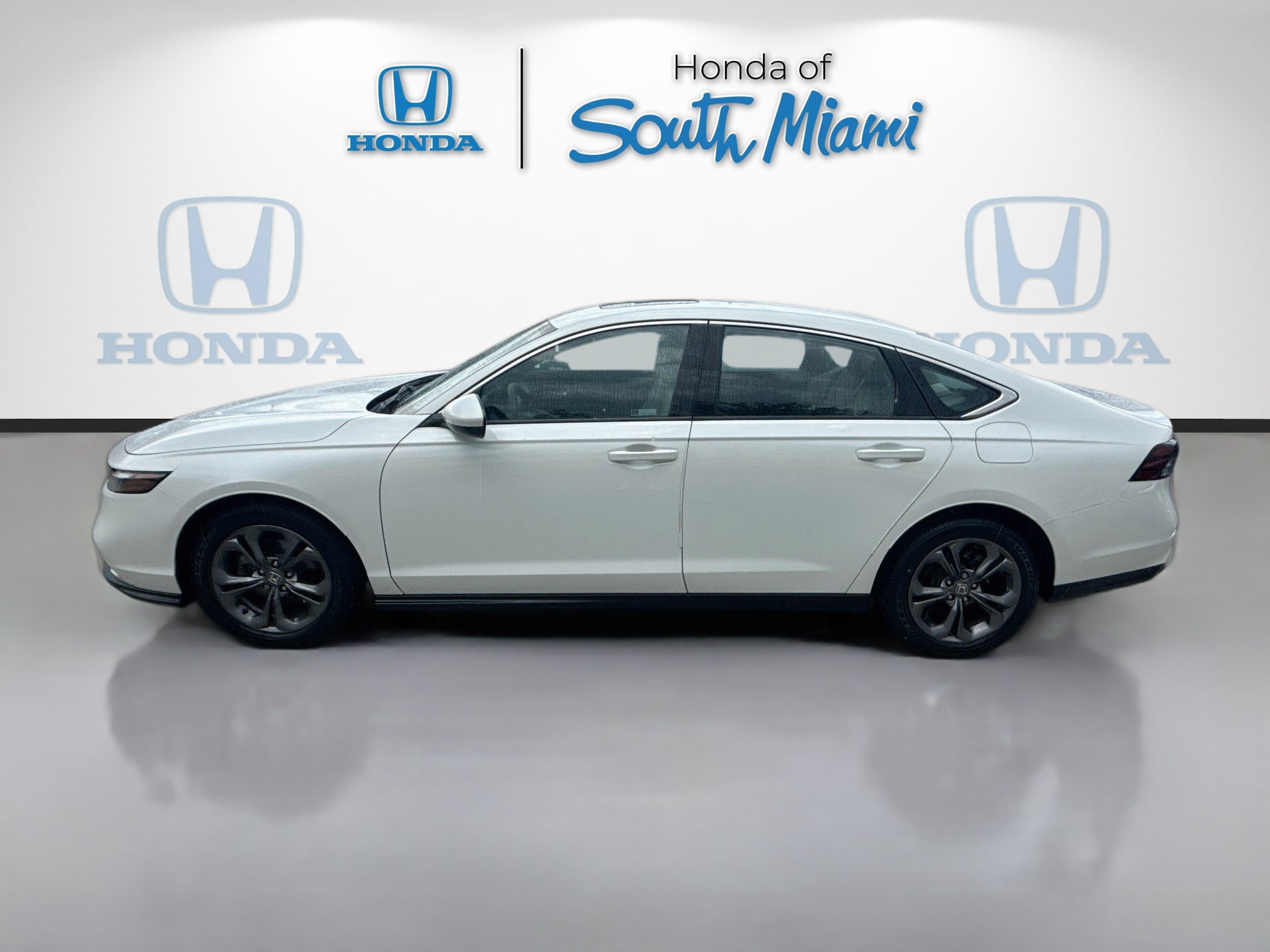 Used 2023 Honda Accord EX image 3