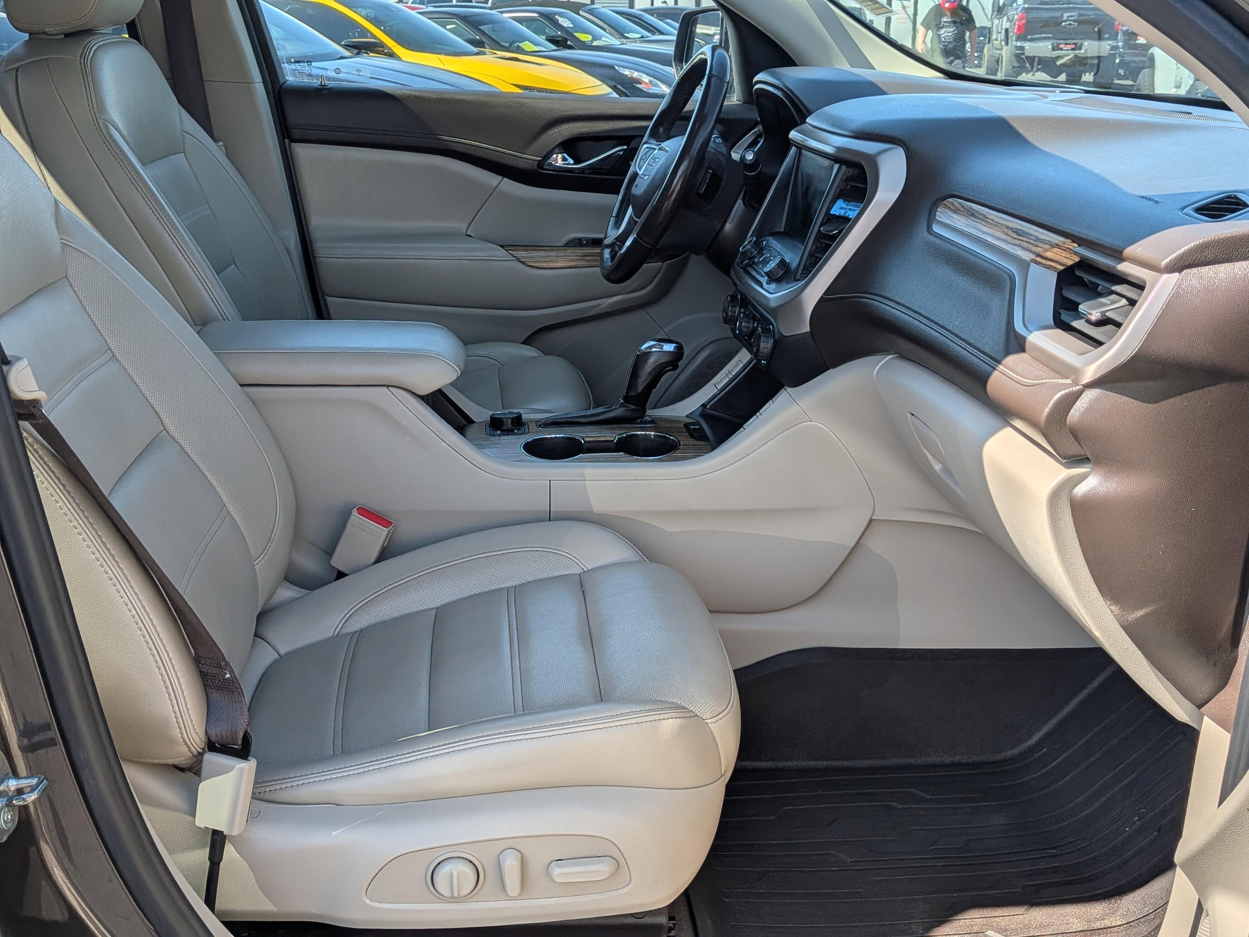 Used 2019 GMC Acadia Denali w/ Technology Package AWD/4WD image 7
