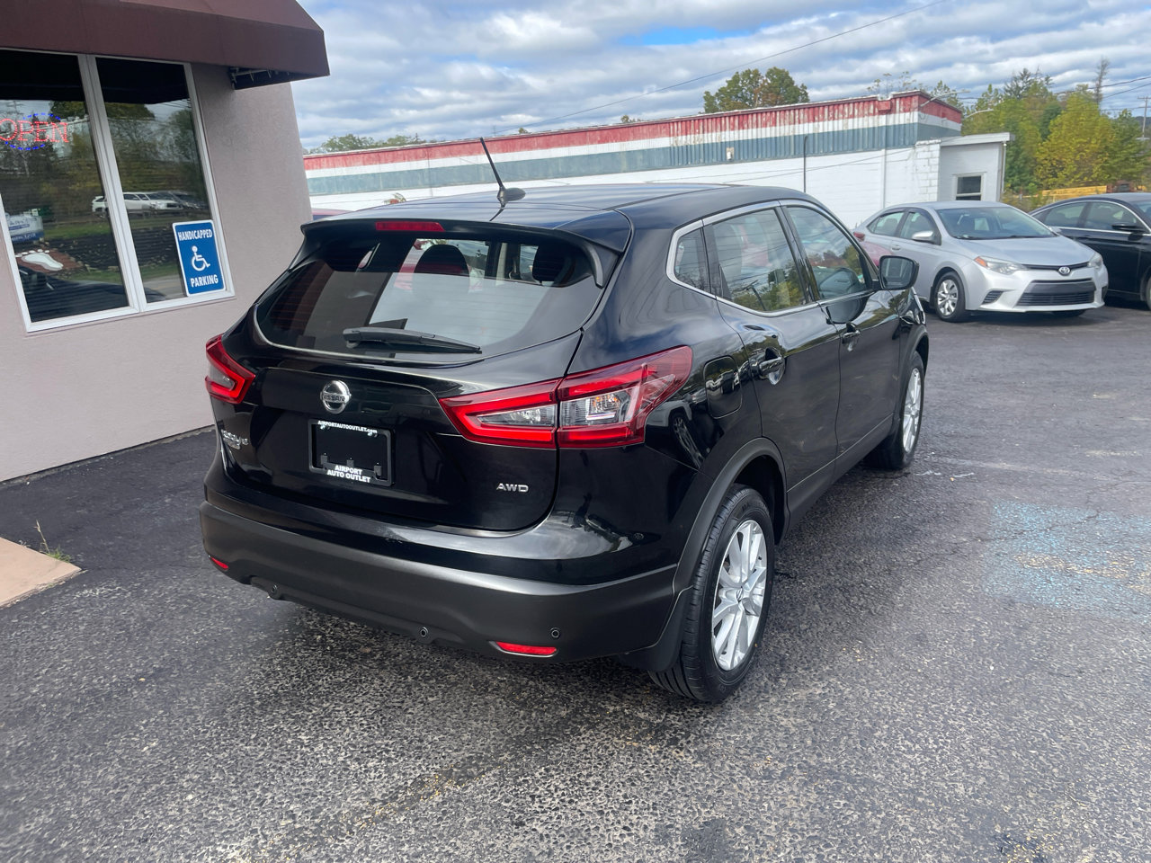 Used 2022 Nissan Rogue Sport S image 6