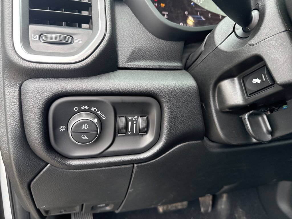 New 2026 RAM 2500 Laramie AWD/4WD image 18