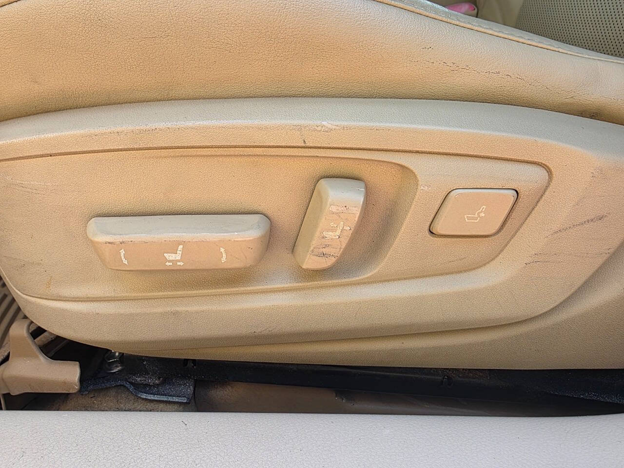 Used 2013 Lexus ES 300h w/ Premium Pkg FWD image 14