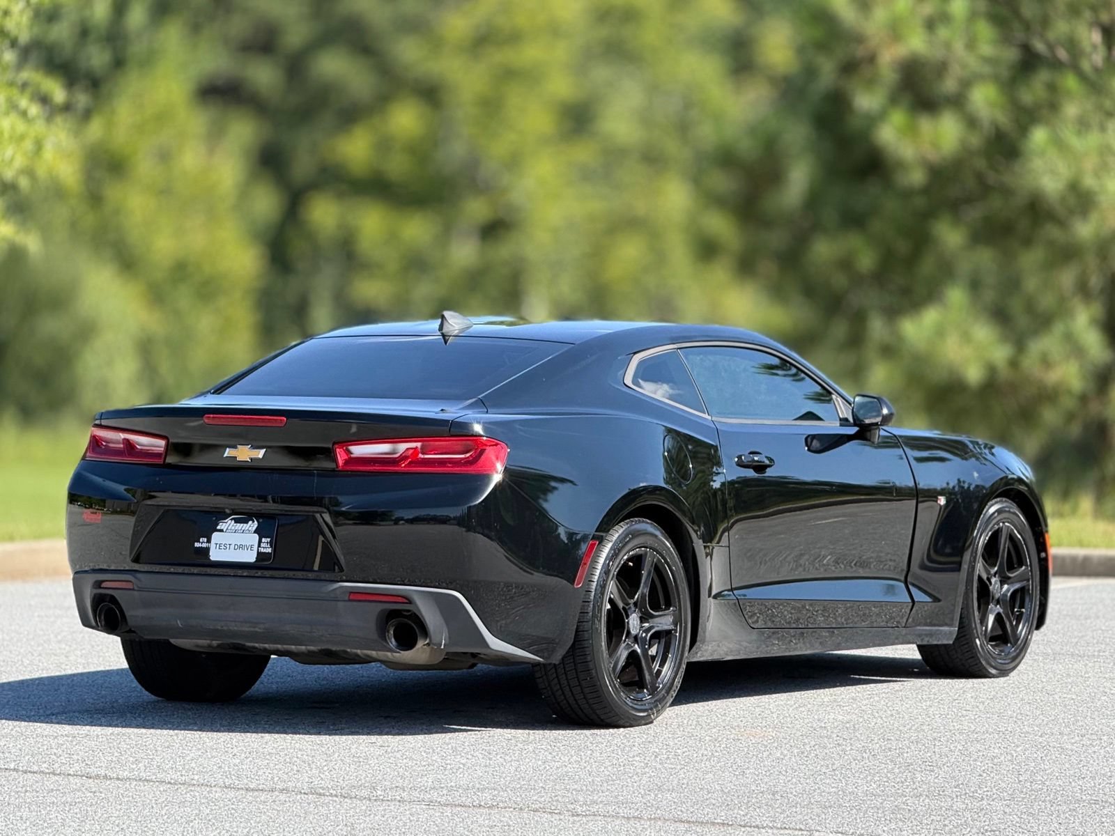 Used 2017 Chevrolet Camaro LT RWD image 11