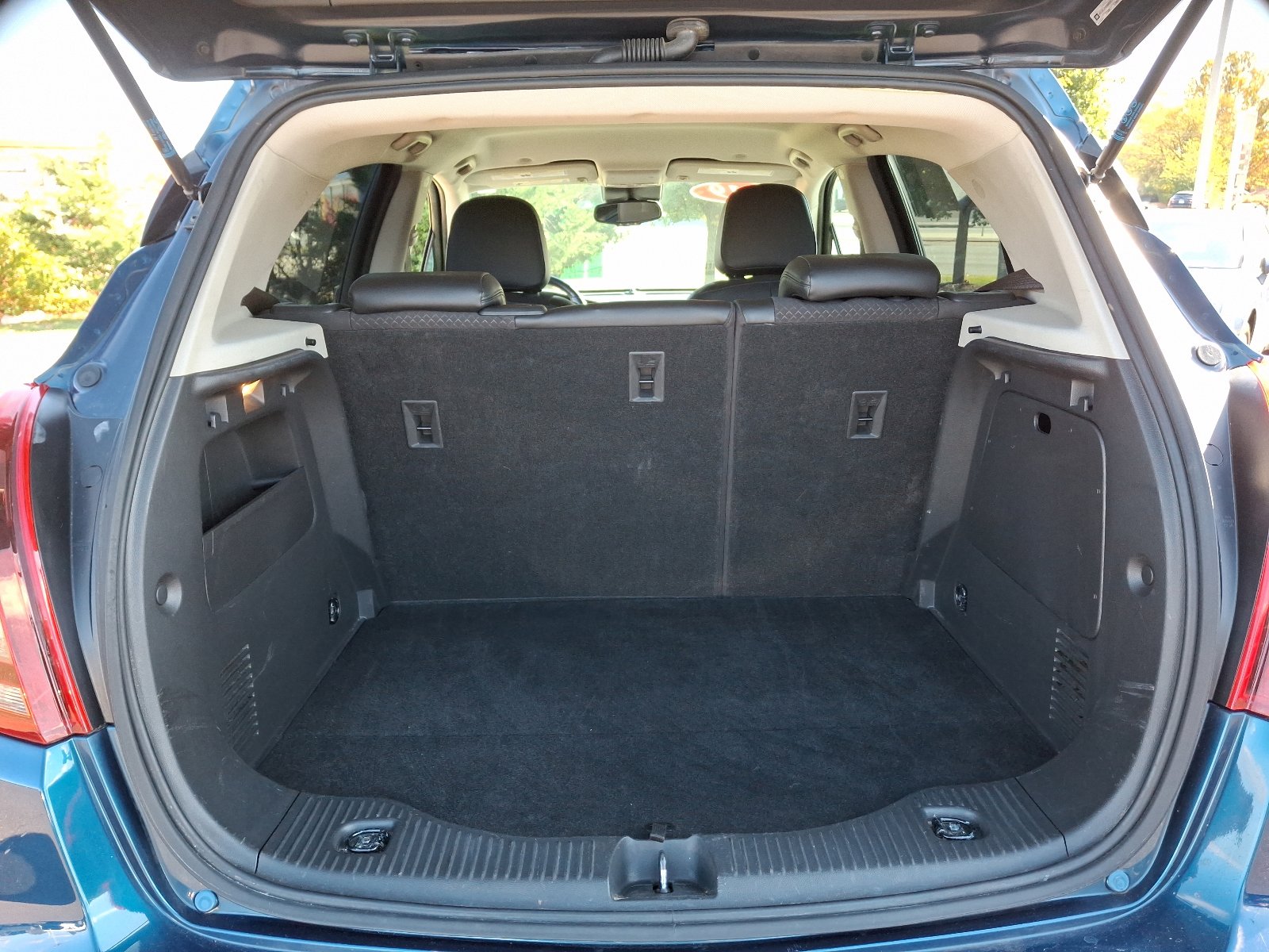 Used 2019 Buick Encore Sport Touring image 28