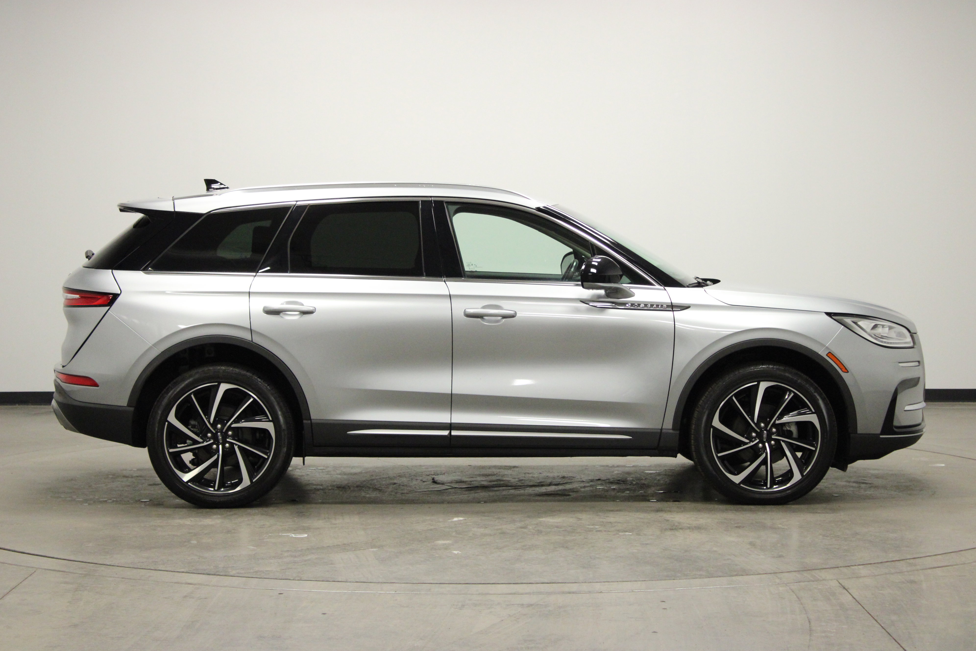 Used 2023 Lincoln Corsair Reserve image 9