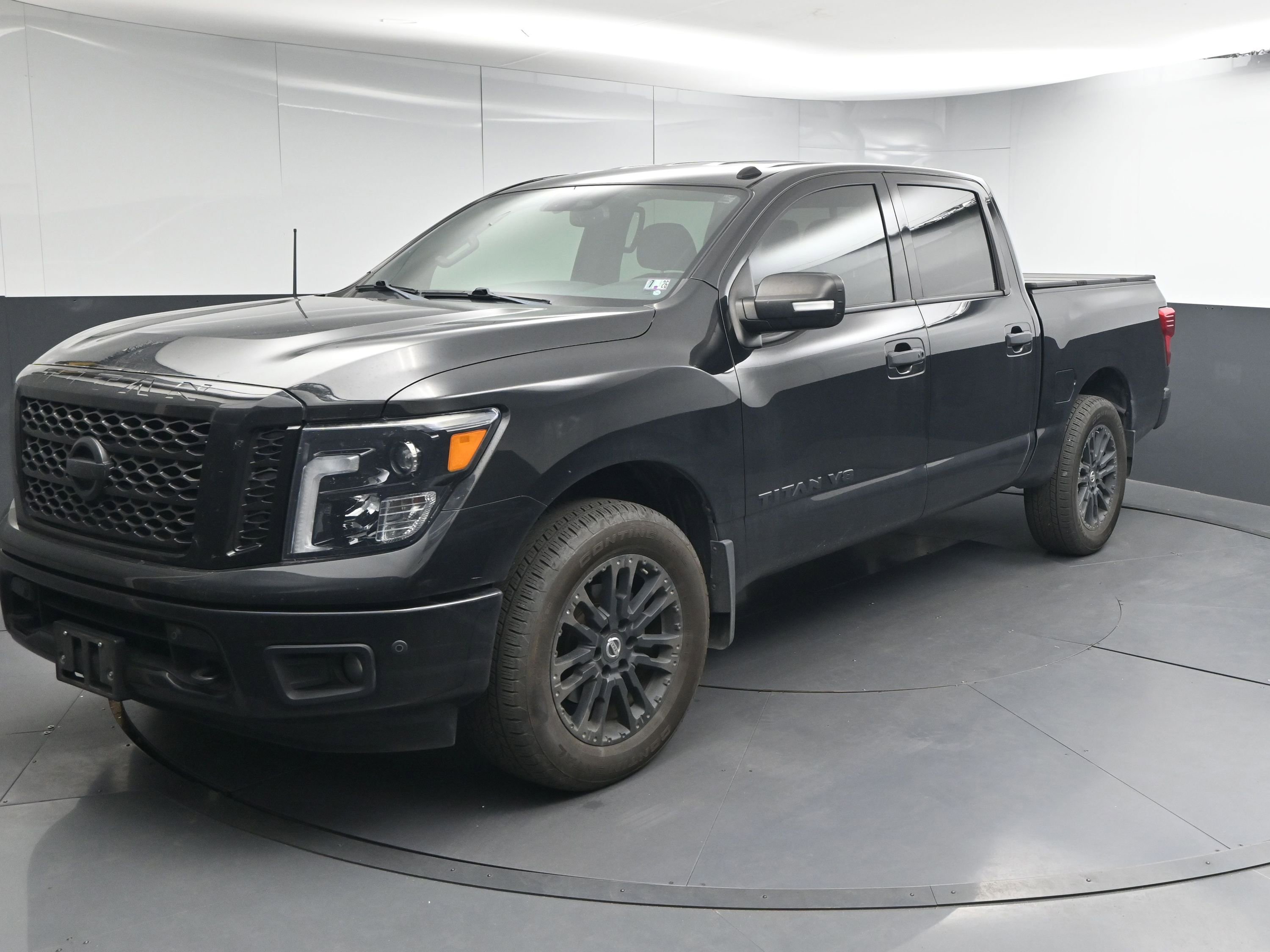 Used 2019 Nissan Titan SV w/ SV Convenience Package image 4