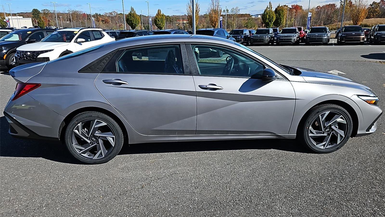 New 2025 Hyundai Elantra Sport image 8