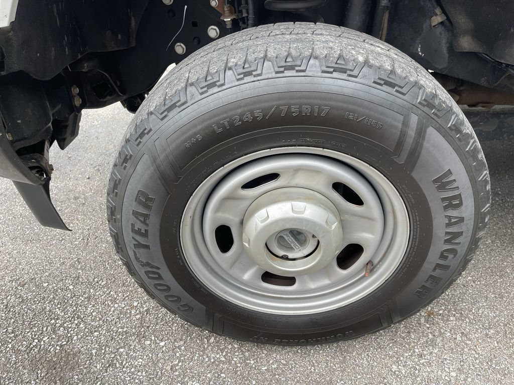 Used 2017 Ford F250 XL w/ Power Equipment Group AWD/4WD image 2