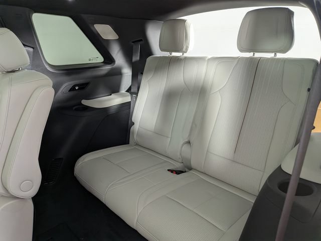 New 2027 Cadillac Vistiq Luxury w/ LPO, Floor Liner Package AWD/4WD image 32