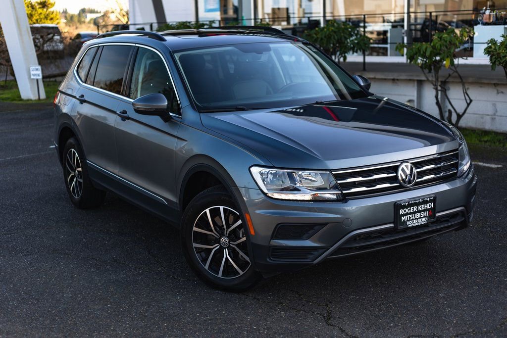 Used 2021 Volkswagen Tiguan SE w/ Panoramic Sunroof Package image 2