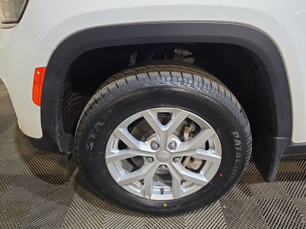 Used 2023 Jeep Grand Cherokee Limited w/ MOPAR Finishing Package AWD/4WD image 18