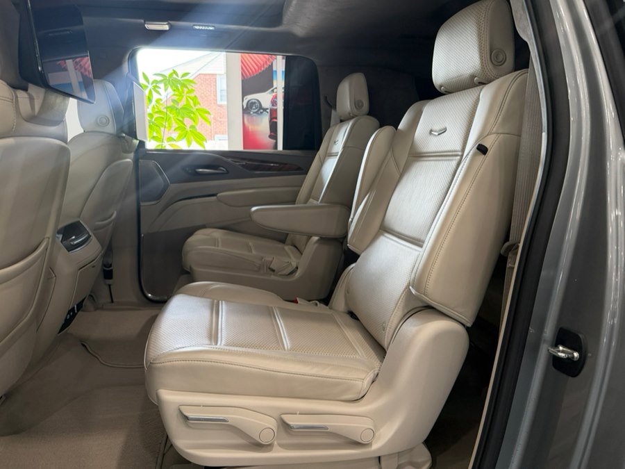 Used 2024 Cadillac Escalade ESV Sport Platinum AWD/4WD image 16