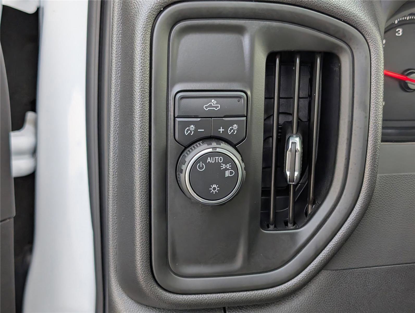 Used 2025 Chevrolet Silverado 1500 W/T w/ Trailering Package image 17