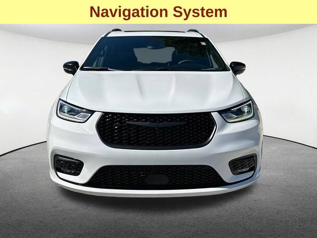 Used 2025 Chrysler Pacifica Limited AWD/4WD image 4