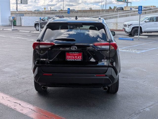 Used 2025 Toyota RAV4 XLE AWD/4WD image 9