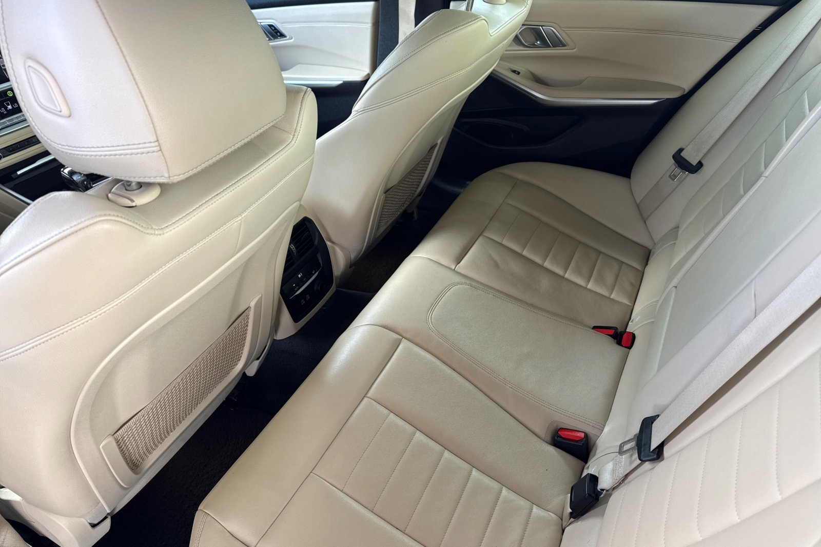 Used 2019 BMW 330i Sedan w/ Driving Assistance Package image 15