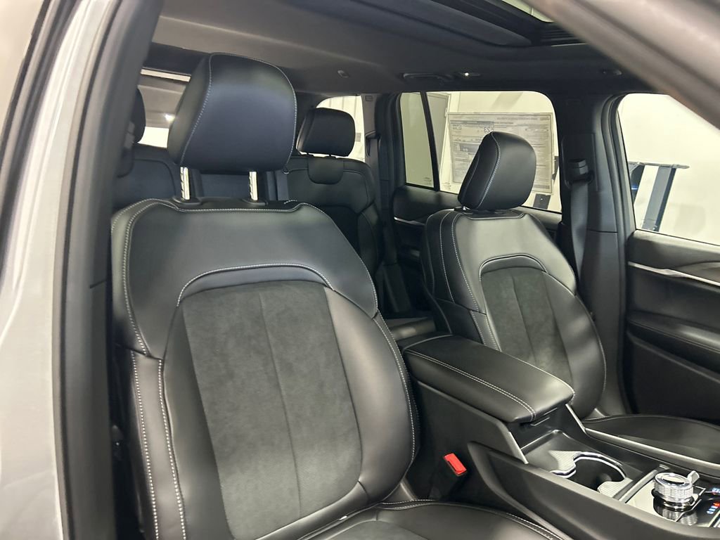 New 2026 Jeep Grand Cherokee Altitude AWD/4WD image 36