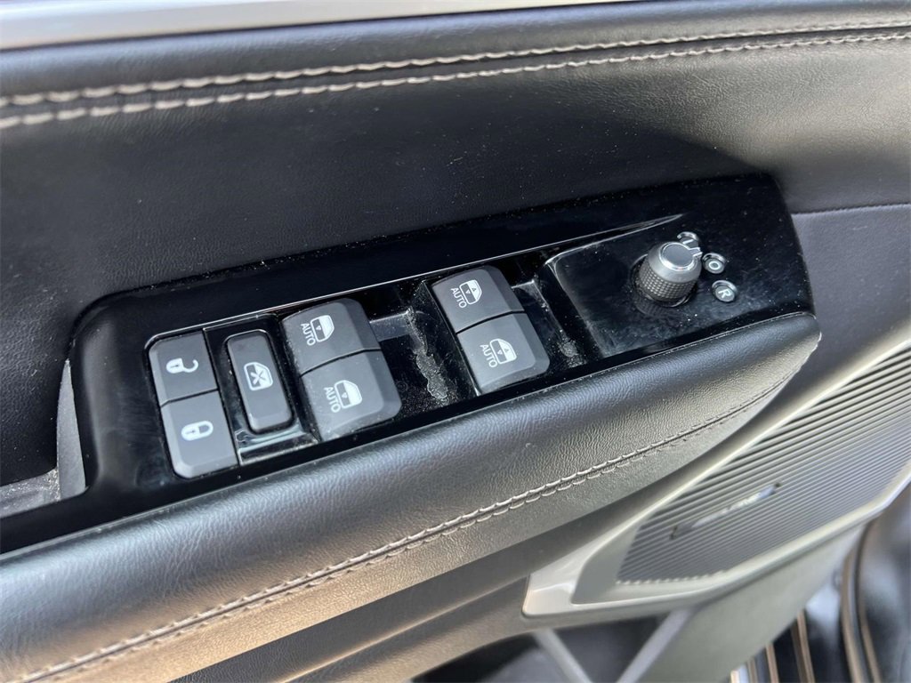 Used 2024 Jeep Wagoneer L Series II w/ Flexible Seating Group image 14