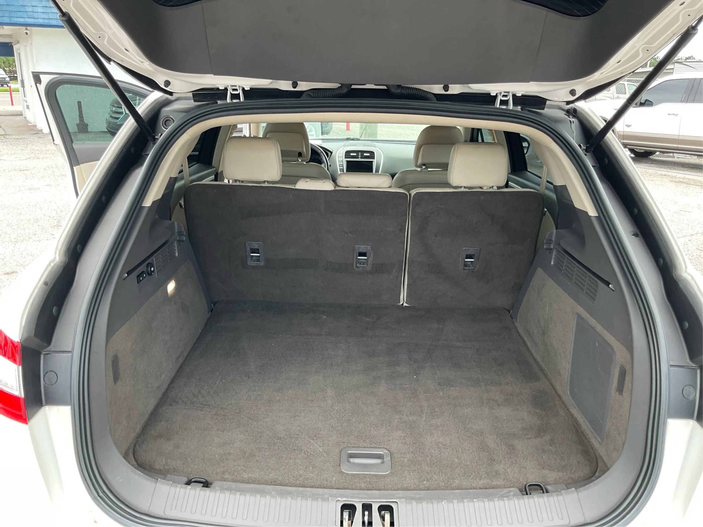 Used 2018 Lincoln MKX Premiere FWD image 12