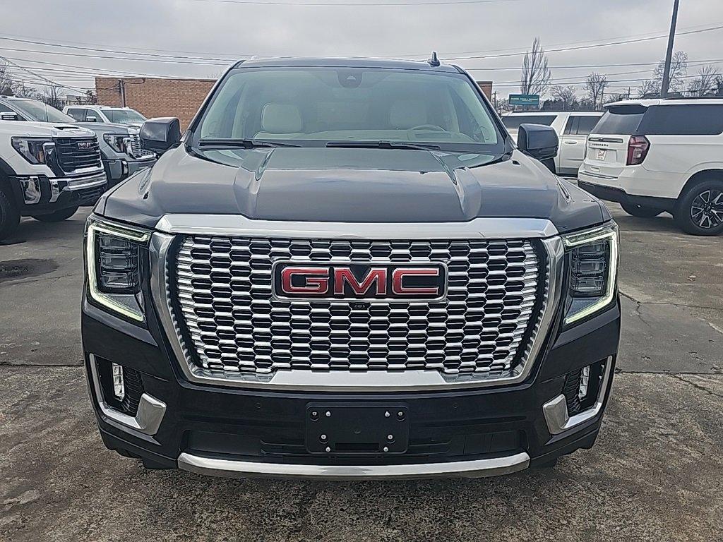 Used 2022 GMC Yukon XL Denali w/ Denali Ultimate Package image 3