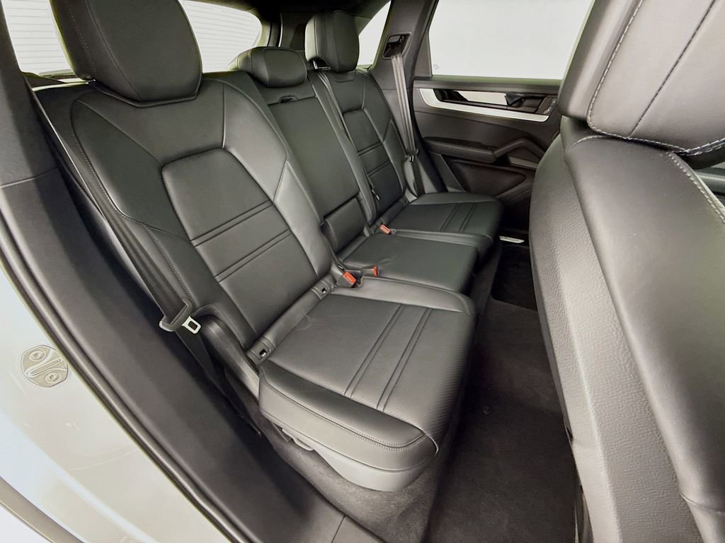 Certified 2025 Porsche Cayenne E-Hybrid image 29