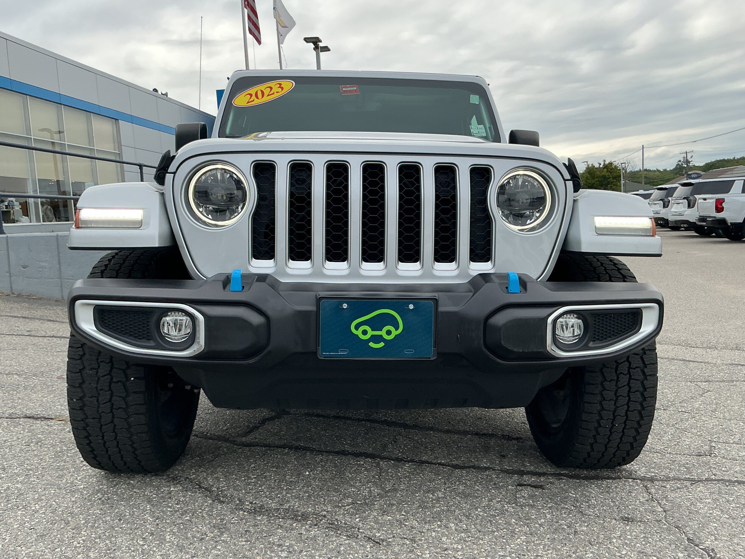 Used 2023 Jeep Wrangler Unlimited Sahara w/ Cold Weather Group AWD/4WD image 4