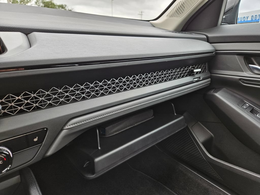 Used 2025 Honda Accord SE image 18