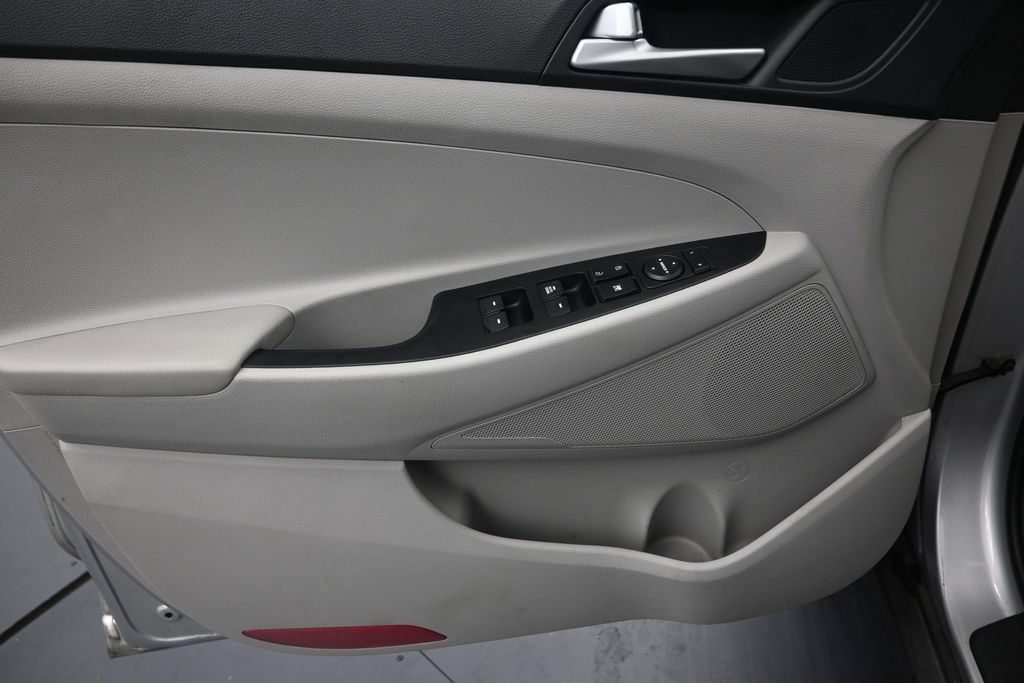 Used 2021 Hyundai Tucson SE FWD image 11