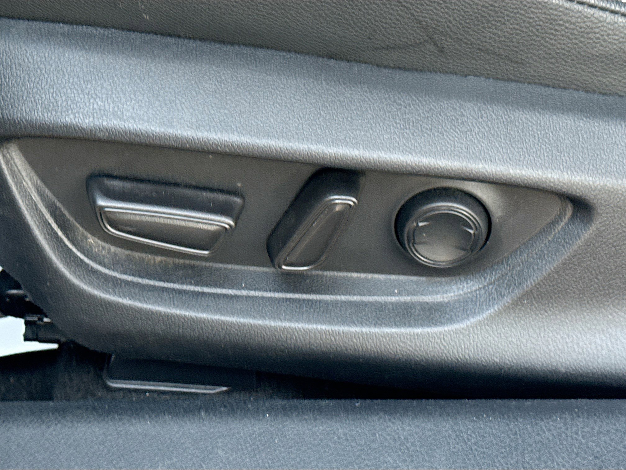 Used 2025 Toyota Camry SE w/ Multimedia Upgrade Package image 20